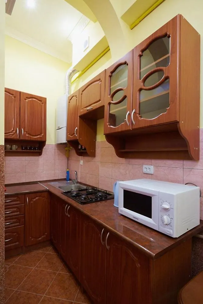 1 Bedroom Apartment On B. Khmelnytskogho - Centre Lviv